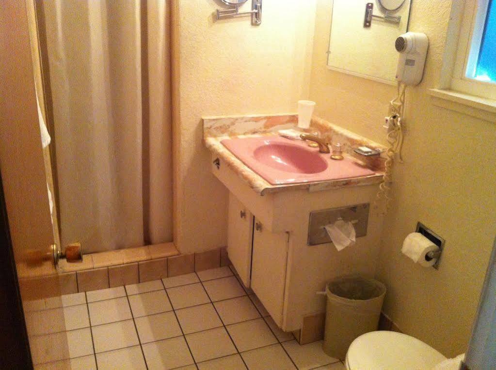 גראס ואלי Golden Chain Motel מראה חיצוני תמונה